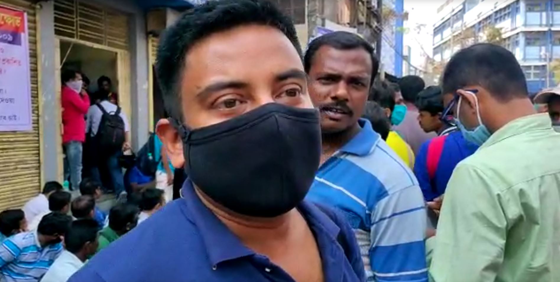 এখুনি নিয়োগের দাবীতে হবু শিক্ষকরা বারাসাতের রাস্তায়