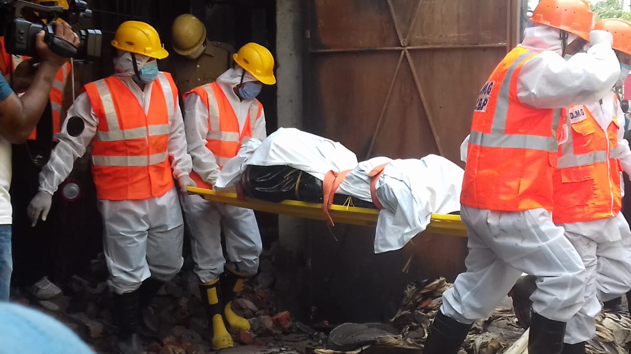 বিলকান্দা গেঞ্জি কারখানা থেকে চার শ্রমিক যুবকের  লাশ পাওয়া গেল।