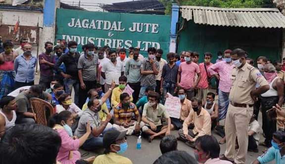 জগদ্দল জেজেআই জুট মিল খোলার দাবীতে শ্রমিকদের পথ অবরোধ