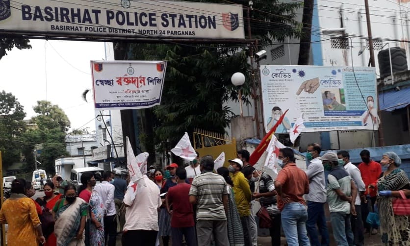 ভূয়ো ভ্যাকসিন কান্ডে জড়িতদের  শাস্তির  দাবিতে বসিরহাট,বাদুড়িয়ায় বাম বিক্ষোভ 