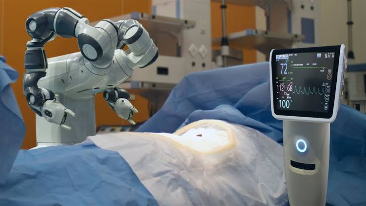 কলকাতায় রোবোটিক্সের মাধ্যমে কিডনি প্রতিস্থাপন রোগীর রক্তক্ষরণ রুখছে।