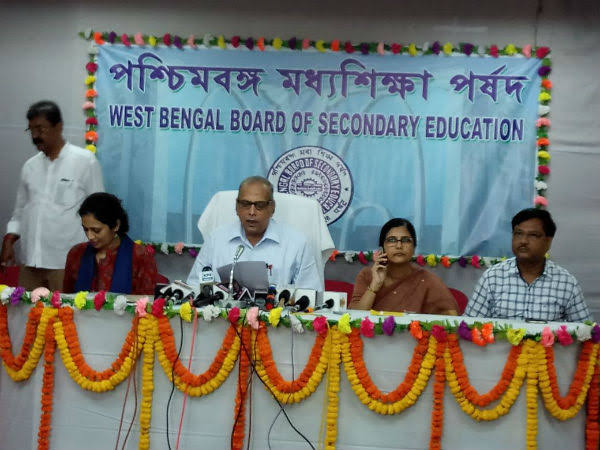 মাধ্যমিকে সবাই পাশ সর্বোচ্চ  ৬৯৭, রেকর্ড নম্বর  ৭৯ জনের,অপছন্দের পরীক্ষা দেওয়ার সুযোগ