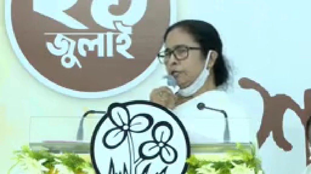 ২১শে জুলাইয়ের ভার্চুয়াল  মঞ্চ থেকে মমতা ব্যানার্জী লোকসভা নির্বাচনেই চোখ রাখলেন