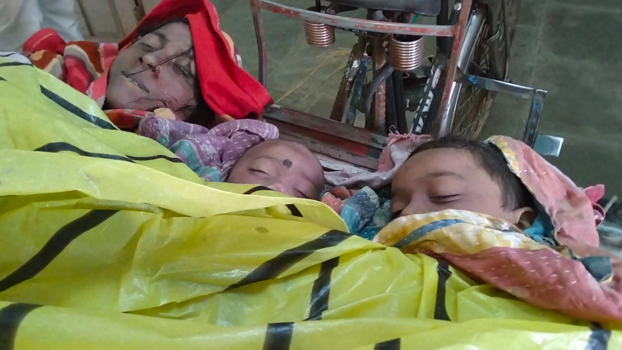 মা ও দুই শিশু সন্তানের রহস্য মৃত্যুতে দেগঙ্গা থানার নূরনগরে ব্যাপক চাঞ্চল্য