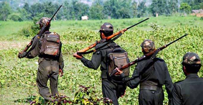 শনিবার ভোরে বিহারে কিছু সময় মাওবাদিরা  কয়েক ঘন্টা রেলস্টেশন দখল করল