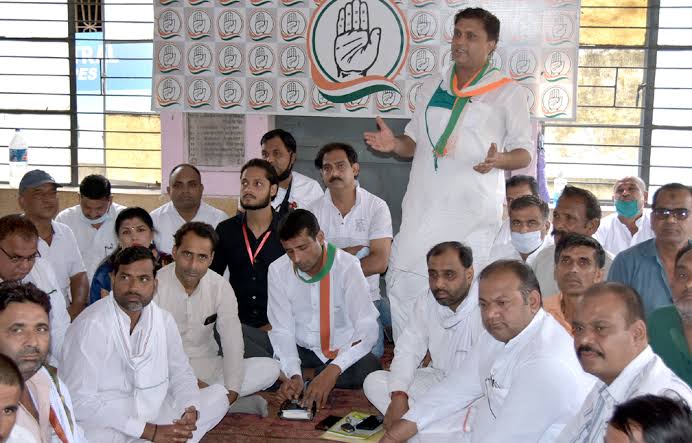 "ভারত ছাড়ো" আন্দোলনের বর্ষপূর্তিতে উত্তরপ্রদেশের কংগ্রেসের প্রচার শুরু ."বিজেপি গদ্দি ছোড়ো"