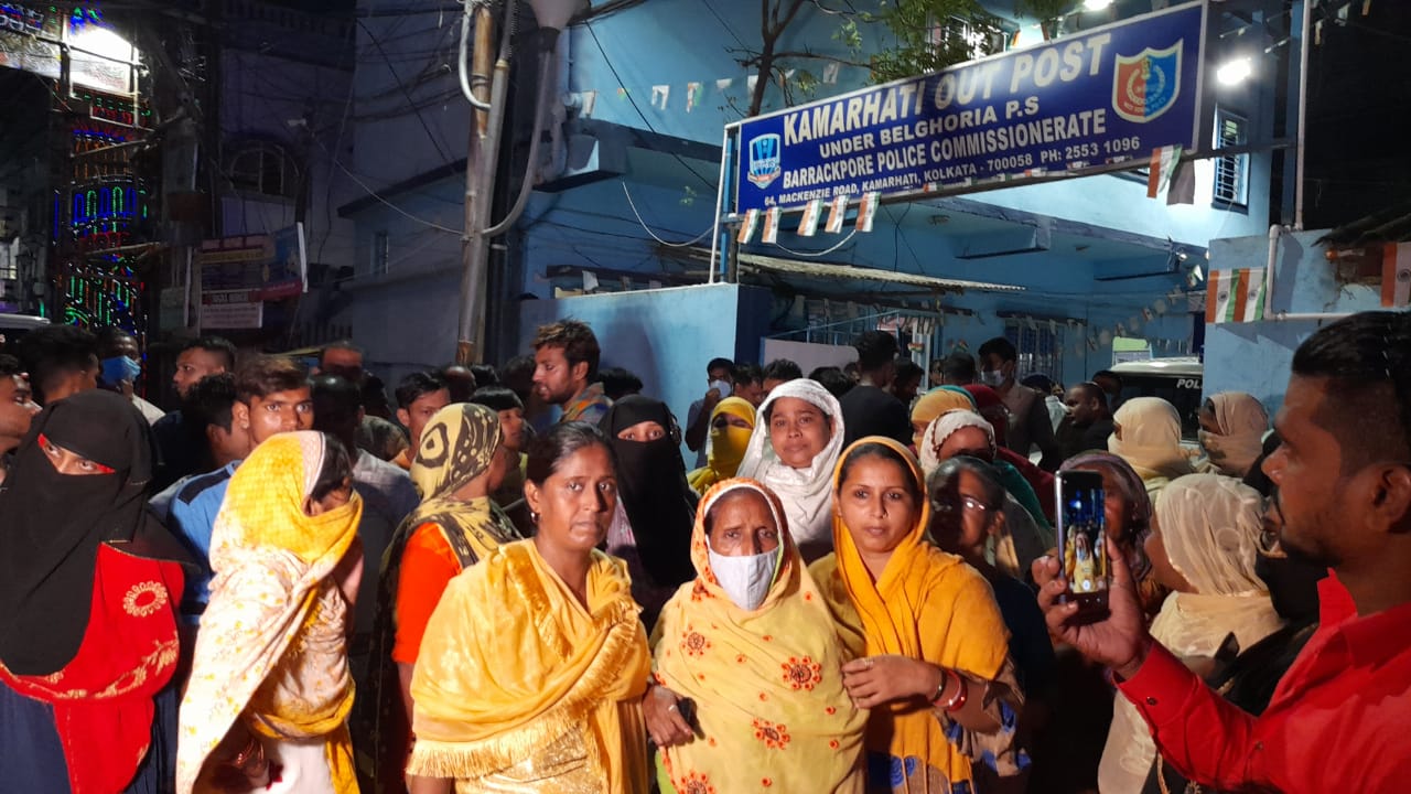 কামারহাটিতে দুই ক্লাবের এলাকা দখল নিয়ে উত্তেজনা, বোমাবাজি