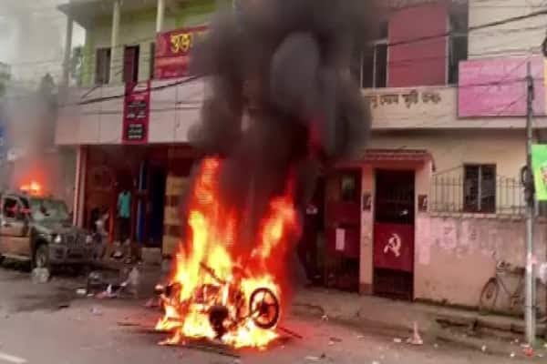 বিজেপির গুন্ডারা ত্রিপুরায় সিপিআইএমের পার্টি অফিসে আগুন লাগাল, চারিদিকে ধুন্ধুমার
