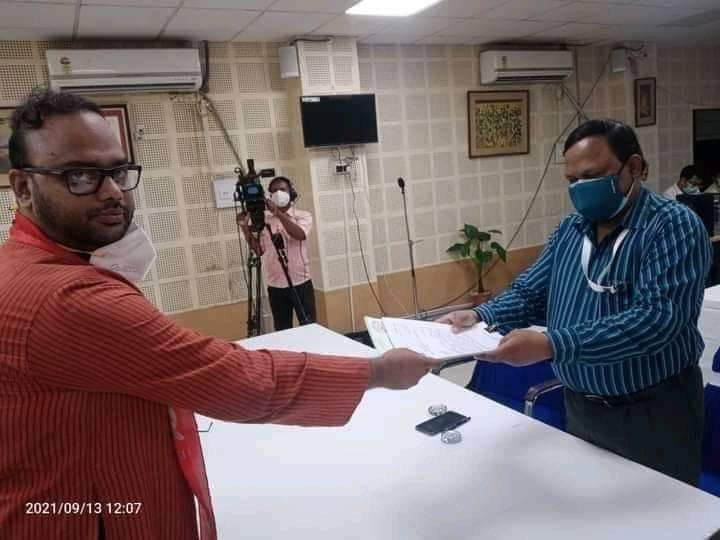 কোভিড বিধি মেনেই মনোনয়ন পেশ ভবানীপুরের সিপিএম প্রার্থী শ্রীজীব বিশ্বাসের