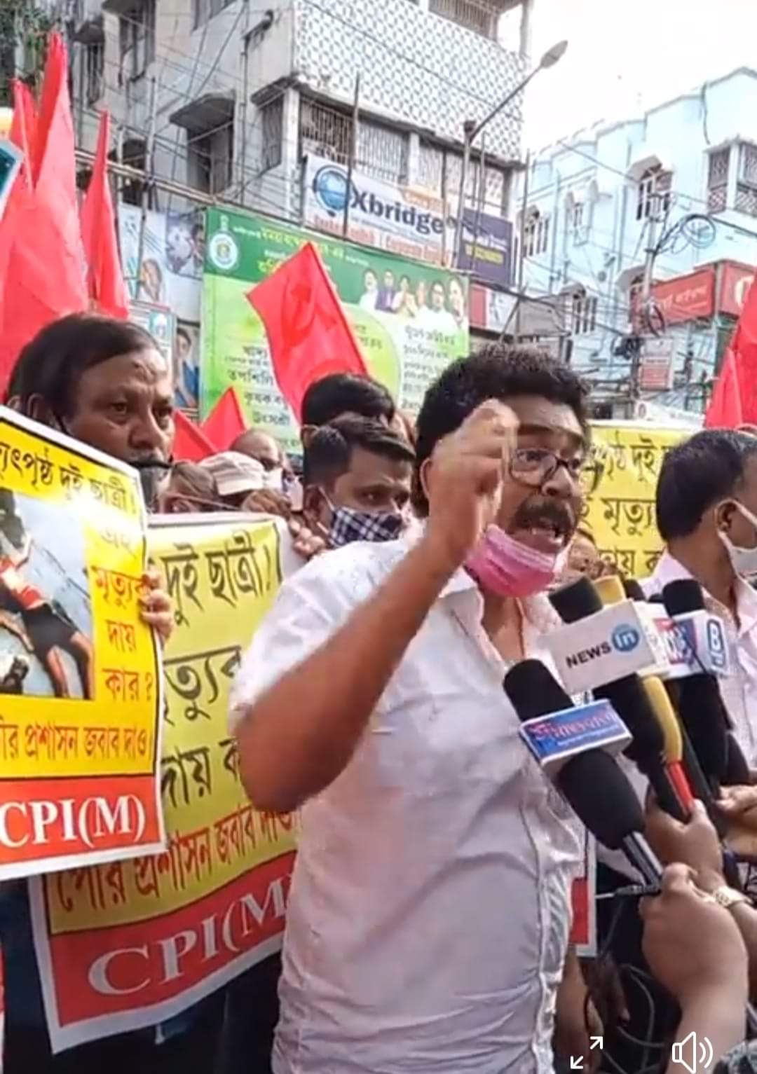 দমদমে সিপিআইএমের তুমুল বিক্ষোভ রাস্তার জমা জলে বিদ্যুৎপৃষ্ঠ দুই শিশুর মৃত‍্যুর প্রতিবাদে