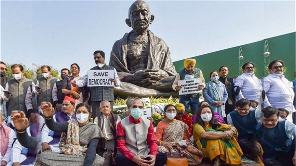 ঐক্য ভেঙে নয়, সর্বদল বৈঠকের দাবী খাড়গের বিরোধীদের বিক্ষোভে আজও দুপুর অবধি মুলতুবি দুই কক্ষ