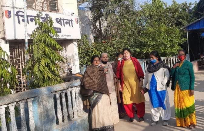 ধর্ষণের প্রতিবাদে মহিলাদের ডেপুটেশন নিলেন না মিনাখাঁর ওসি