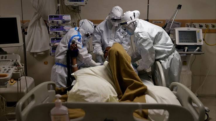 দেশে করোনা সংক্রমণের দৈনিক হার ৩ লক্ষ ৪৭হাজারের বেশি মৃত বেড়ে ৭০৩