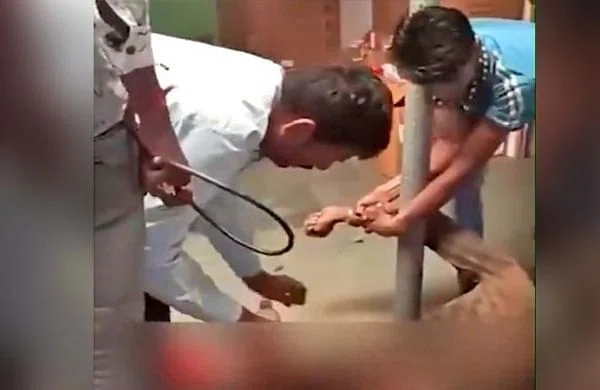 রাজস্থানে ২৬শে জানুয়ারি মারধরের পর দলিত যুবককে  প্রস্রাব খাওয়ানো হল