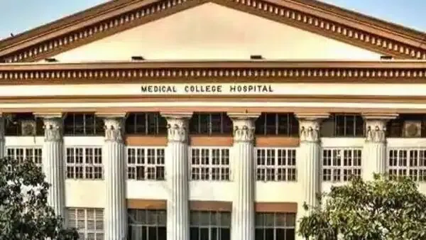 মমতা রাজ্যের মেডিক্যাল কলেজে গৈরিকীকরণের ছায়া! চরকের নামে শপথ