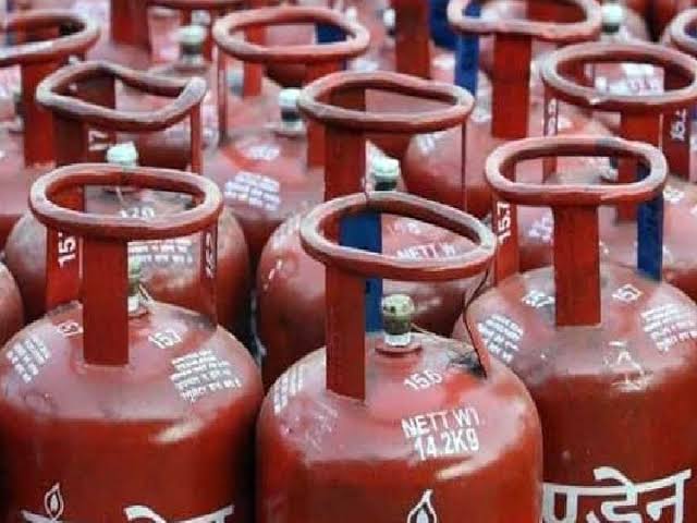 মার্চ শুরুতেই LPG সিলিন্ডারের দাম বাড়ল ১০৮ টাকা গার্হস্থ সিলিন্ডার,ভোটের পর বাড়ার সম্ভাবনা