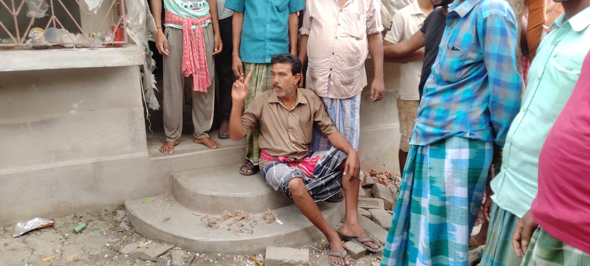 রাতভর বোমাবাজিতে উত্তপ্ত শাসন উদ্ধার প্রচুর তাজা বোমা গ্রেপ্তার ৩