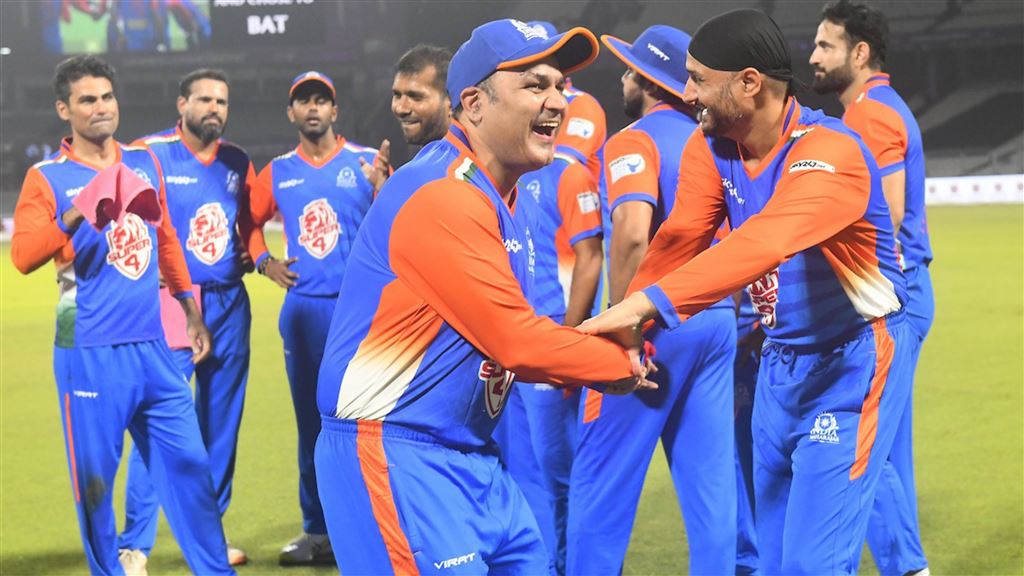 মজার ক্রিকেটে' ইডেনে জ্বলে উঠলেন প্রাক্তন 'নাইট', বীরেন্দ্রদের বড় জয়