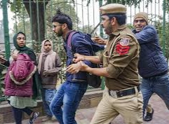 বিবিসির মোদি তথ্যচিত্র বন্ধে জামিয়ায় পুলিসি আগ্রাসন আটক ১৩, SFI কর্মী