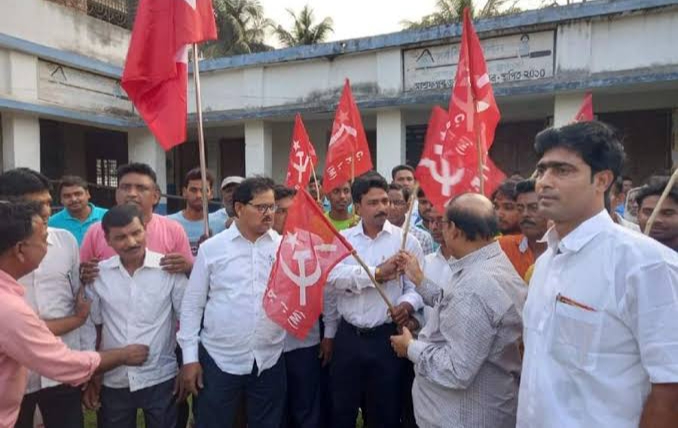নদীয়ার তেহট্টে ৩০০ জন তৃণমূল ছেড়ে সিপিআইএমে যোগদান