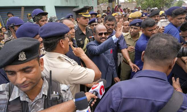 অশান্তির জন‍্য সফর কাটছাঁট করে রাজ‍্যপালের রিষড়া সফর।