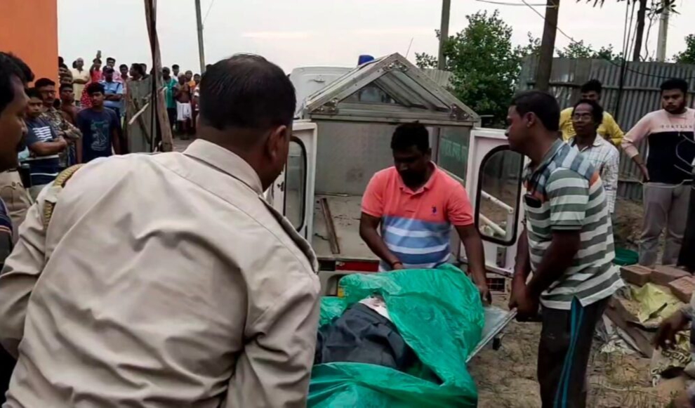 চন্দ্রকোনাতে তৃণমূলের প্রাক্তন বুথ সভাপতির গলাকাটা দেহ উদ্ধার।