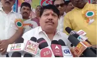 ‘মমতা ব‍্যানার্জীর ছবি রেখে কিছু অসাধু চুরি করছে', অর্জুন সিং এর অভিযোগ