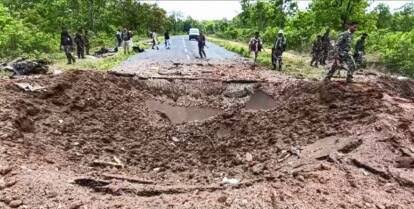 ছত্তীসগড়ে IED বিস্ফোরণ মাওবাদীদের, মৃত ১০ পুলিশ সহ ১১ জন,