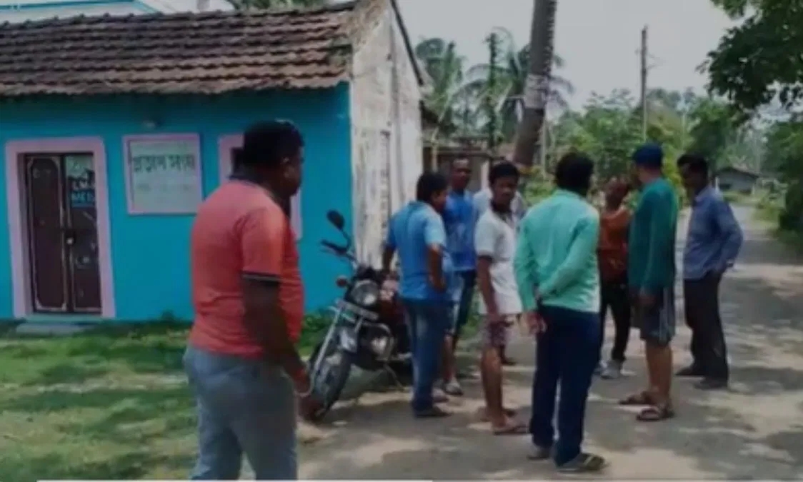 কল‍্যানী ব্লকে তৃণমূল বনাম তৃণমূল বোমাবাজিতে এলাকায় আতঙ্ক