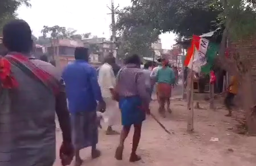 মনোনয়ন জমার প্রথম দিনেই  রানিনগরে বাম-কংগ্রেস -তৃণমূল সংঘর্ষ