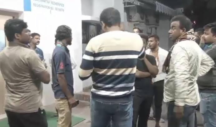 জয়নগরের পর আমডাঙায় পঞ্চায়েতের প্রধান লক্ষ্য করে বোমা, গোষ্ঠীদ্বন্দ?