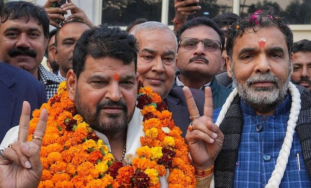 পদক ফেরতের চাপ!জাতীয় কুস্তি ফেডাঃ কমিটি সাসপেন্ড করল ক্রীড়া মন্ত্রক