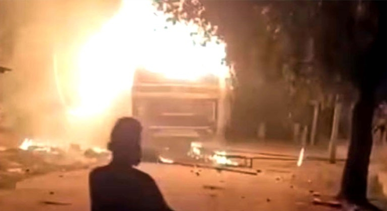 আবার উত্তপ্ত মনিপুর জেলাশাসক এসপি  দফতর আক্রান্ত, নিহত ৩