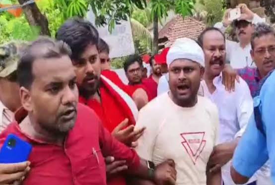 নন্দীগ্রামে সায়নের প্রচারে বিজেপির বাধা কর্মীরা গড়লেন পাল্টা প্রতিরোধ