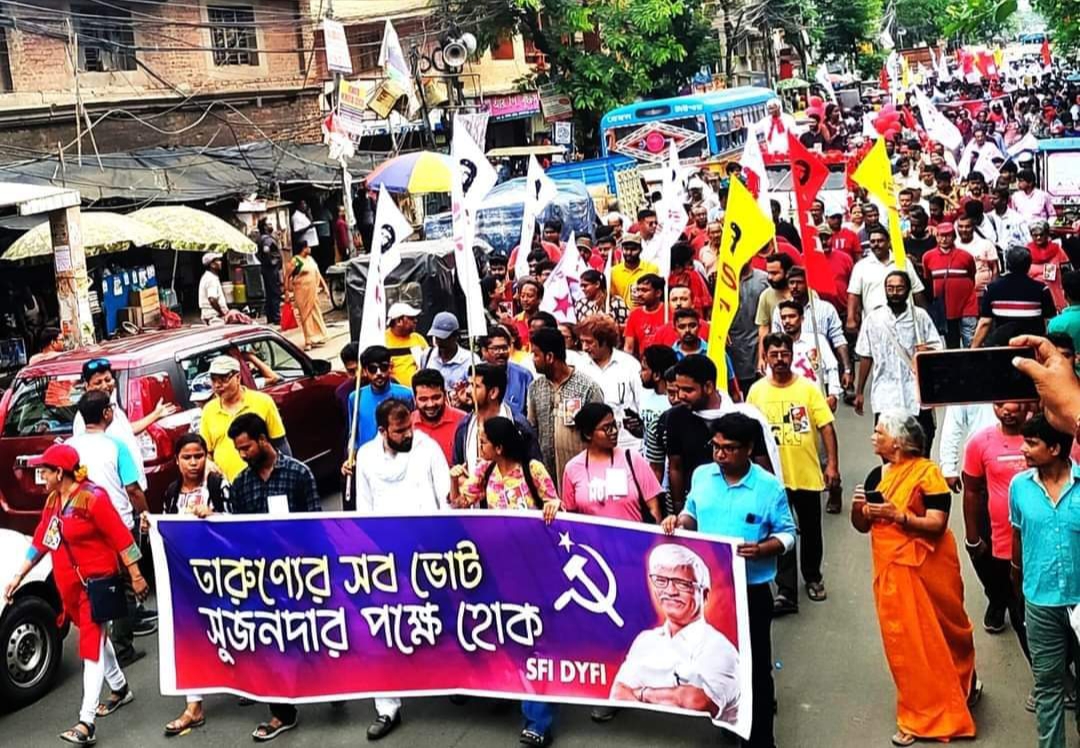 'তারুণ্যের সব ভোট সুজনদার পক্ষে হোক ' দমদমে পথে ছাত্র-যুবরা