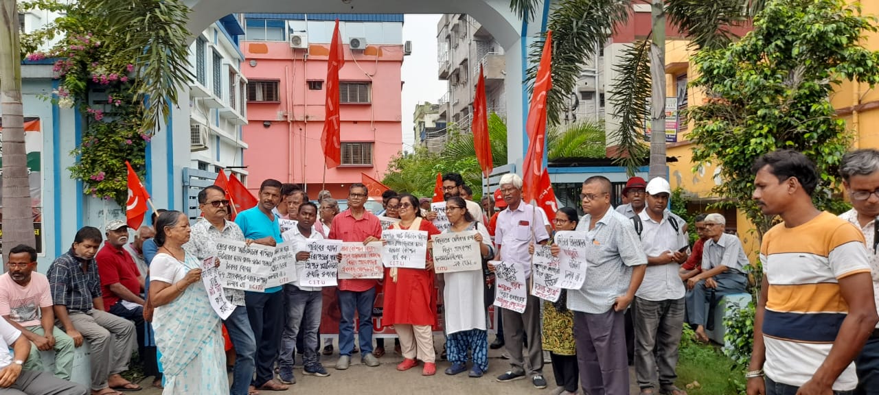 স্মার্ট মিটারের বিরুদ্ধে 𝗖𝗜𝗧𝗨র বিক্ষোভ খড়দহ 𝗪𝗕𝗦𝗘𝗚𝗖𝗟 এর সামনে