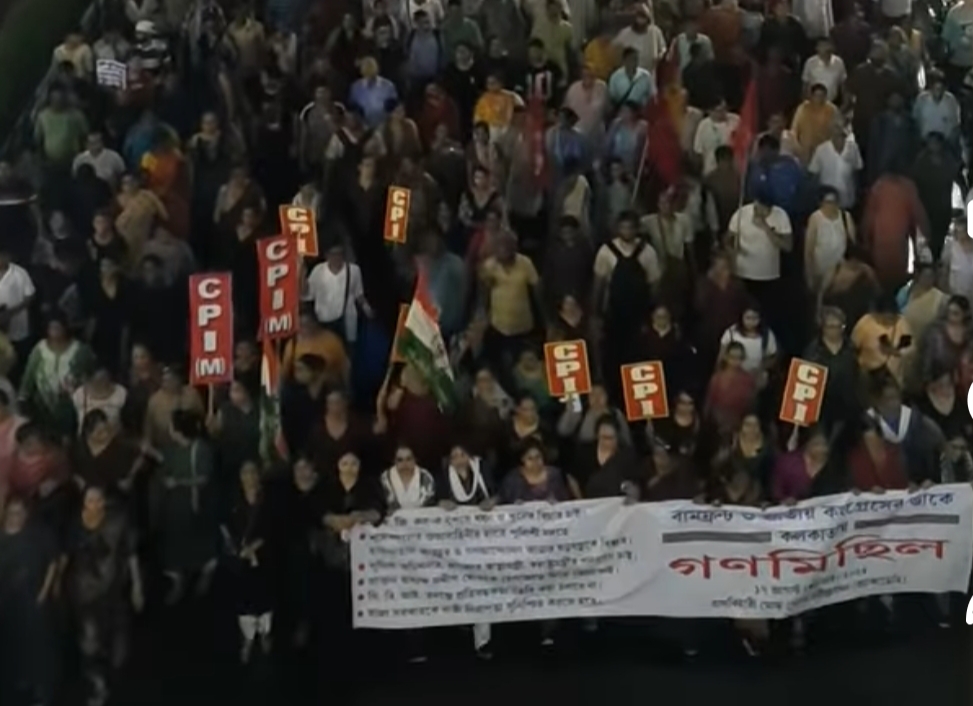 বৃষ্টিস্নাত কলকাতায় বাম-কংগ্রেস মিছিল থেকে দাবী মূখ্যমন্ত্রীর পদত‍্যাগ