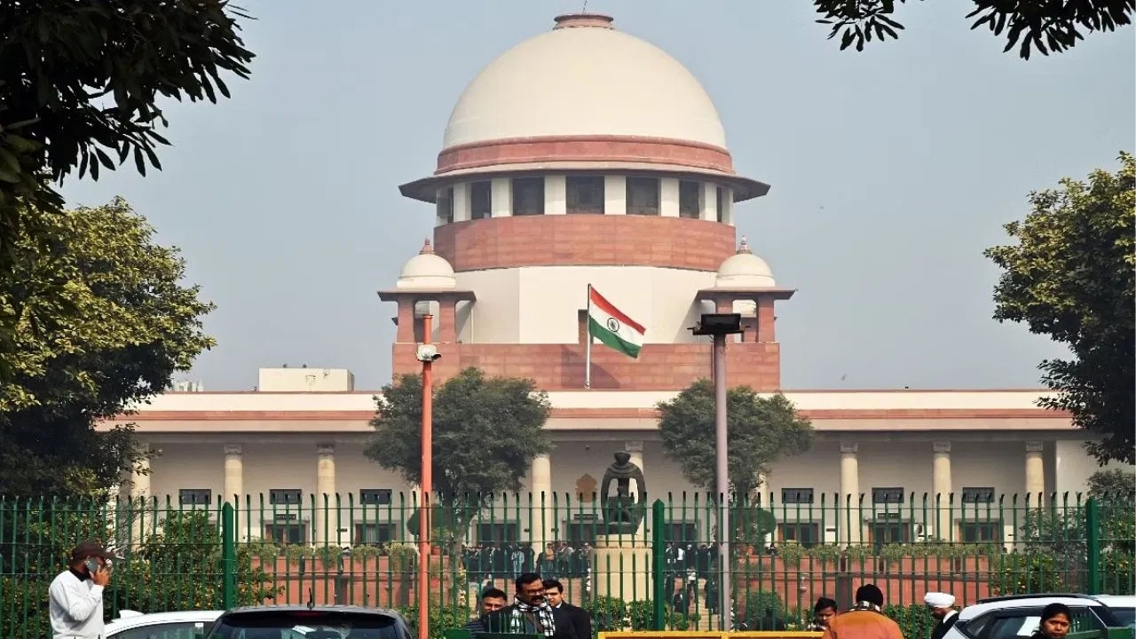 ১৮ রাজ‍্যের মুখ্যসচিবদের সুপ্রিম কোর্টে তলব, না এলে গ্রেফতারি পরোয়ানা