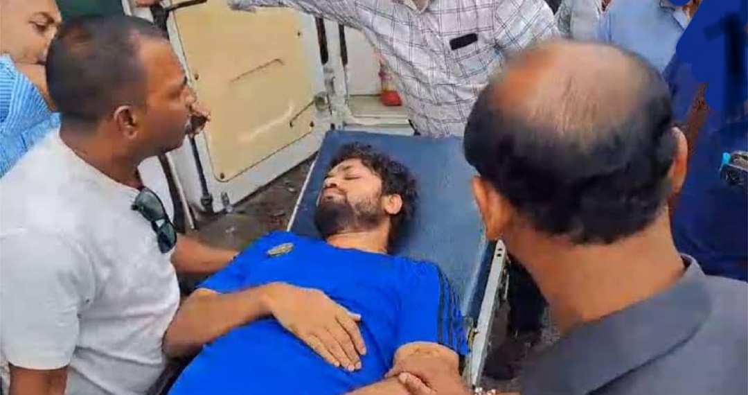 ডাঃ অনিকেতের পর ডাঃ অলোক, অনশনে শারীরিক অবনতি ভর্তি সিসিইউতে