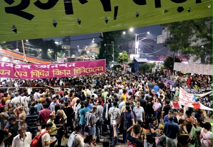 'দ্রোহের কার্নিভালে' ধর্মতলায় জনসমুদ্র, ক্ষোভের মুখে পুলিশ