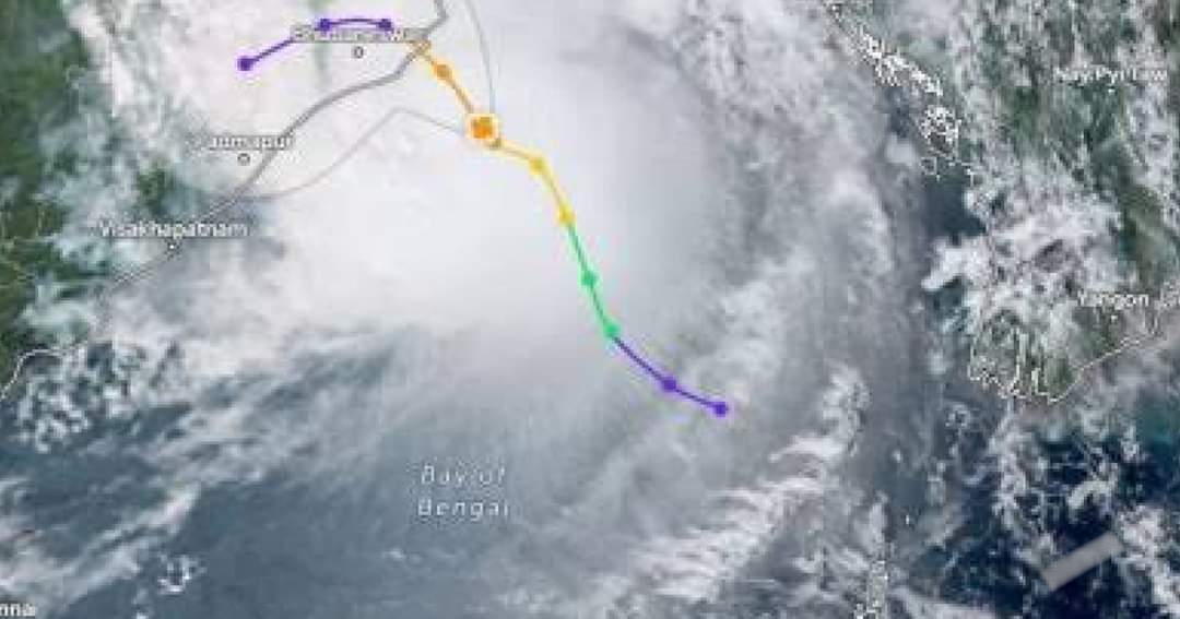 ঘূর্ণিঝড় ‘দানা’ এখন কোথায়? কত দ্রুত এগোচ্ছে? দেখে নিন