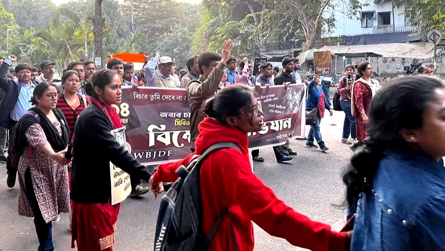 CBI ব‍‍্যর্থ ! জবাব চেয়ে CGO পর্যন্ত মিছিল জুনিয়র ডাক্তারদের, পথে বাম -কংগ্রেসও