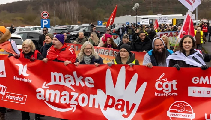 মার্কিন দেশে ঐতিহাসিক ধর্মঘটে অ্যামাজনের হাজার হাজার কর্মী