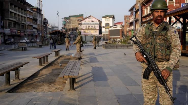 সন্ত্রাসী হামলার প্রতিবাদে সব কাশ্মীরিরাই পথে ! পর্যটন রোজগার সংকটে, সর্বাত্বক বনধ, মিছিল