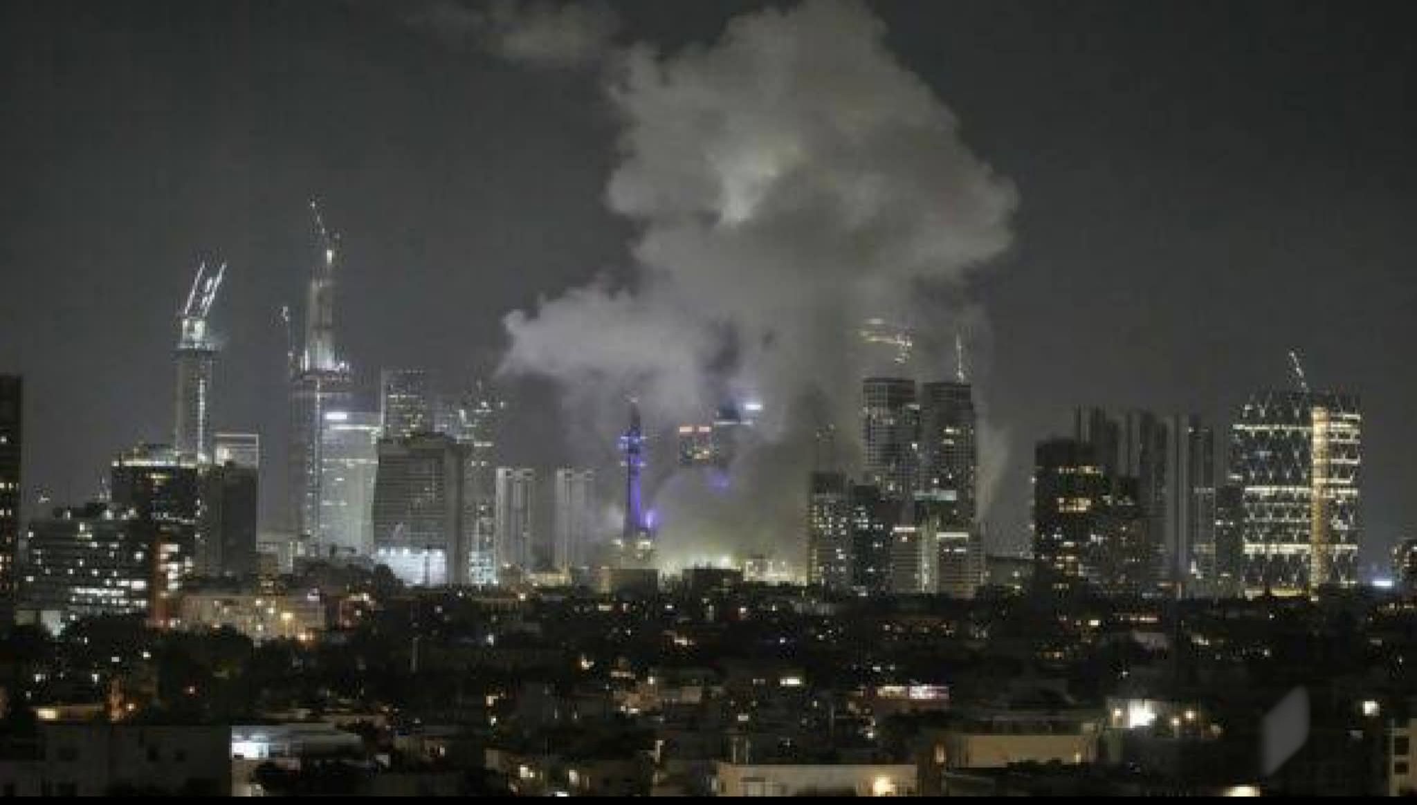 ইজ়রায়েলের হামলার জবাব, ইরানের ১০০ মিসাইলে বিধ্বস্ত তেল আবিব