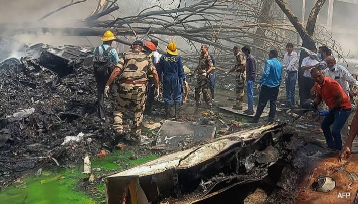 আমেদাবাদ বিমান ধ্বংসে মৃতের সংখ্যা বেড়েই চলছে ২৭৪! বহু স্থানীয় মানুষের মৃত্যু