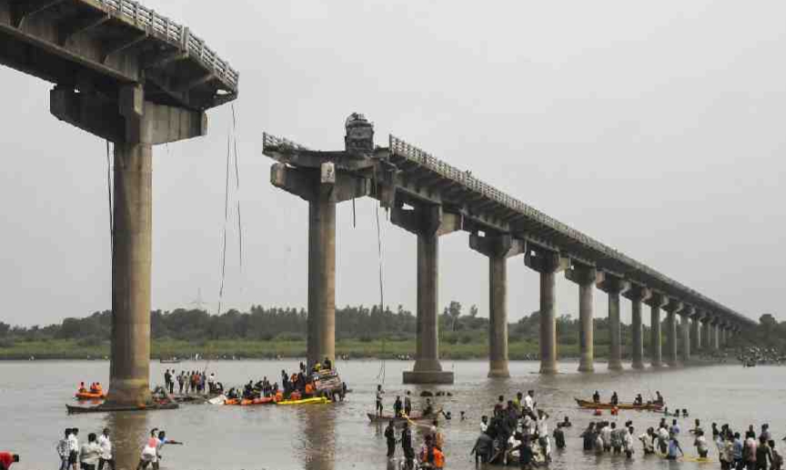 বারবার ব্রিজ ভেঙে গুজরাটে বিপর্যয়, বডোদরার এই ভাঙনে মৃত ১০