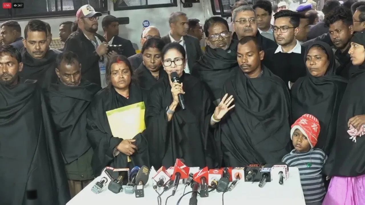 'মিথ্যেবাদী নির্বাচন কমিশন, বিজেপির দালাল, জ্ঞানেশের সঙ্গে বৈঠক 'বয়কট' করে বললেন মমতা