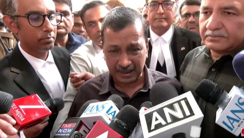 "কেন্দ্রীয় ষড়যন্ত্র" মদ দূর্নীতি অভিযোগ থেকে কেজরিওয়াল - সিসোদিয়া মুক্ত, চোখে জল