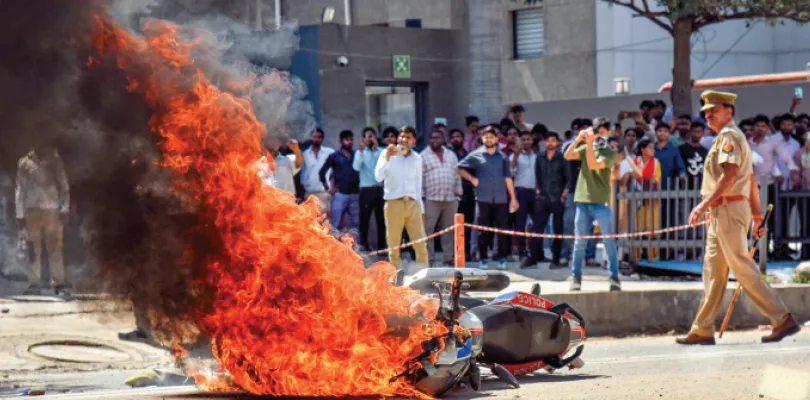 "বিজেপি হটাও কামধান্দা বাঁচাও" শ্রমিক বিক্ষোভে জ্বলছে যোগীরাজ‍্যের নয়ডা-মিরাট,